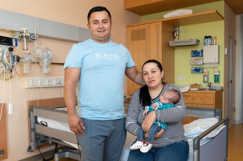 Nach der Gabe des Gen-Medikaments Zolgensma konnten Sofia Elena die Uni-Kinderklinik gemeinsam mit ihren Eltern verlassen. Sie ist die zweite Dresdner SMA-Patientin, die aufgrund des Neugeborenenscreenings frühzeitig therapiert werden konnte.