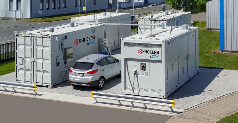 Elektrolyseanlage und Wasserstofftankstelle bei der Kyros Hydrogen Solutions GmbH in Neuhaus-Schierschnitz, einem der vier Stifter der Professur Energiesysteme. 