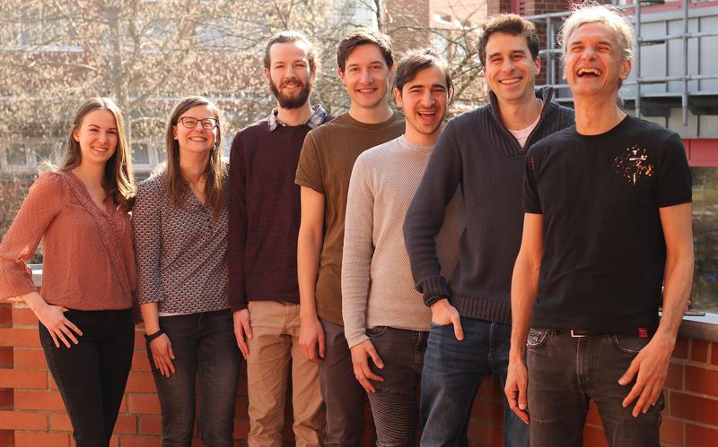 The Bayreuth research team: Sabrina Süss, Sophie Hermann, Tobias Eckert, Florian Sammüller, Nico Stuhlmüller, Daniel de las Heras, and Matthias Schmidt (from left to right, not pictured: Johannes Renner).