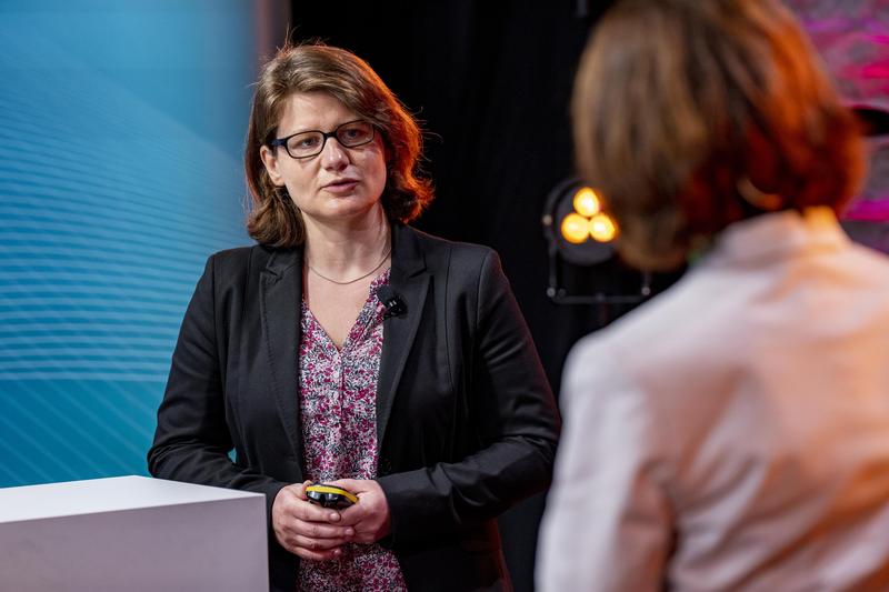 Dr. Jessica Schwarz, Wissenschaftlerin am Fraunhofer FKIE, wurde mit dem 3. Platz des Hugo-Geiger-Preises ausgezeichnet.