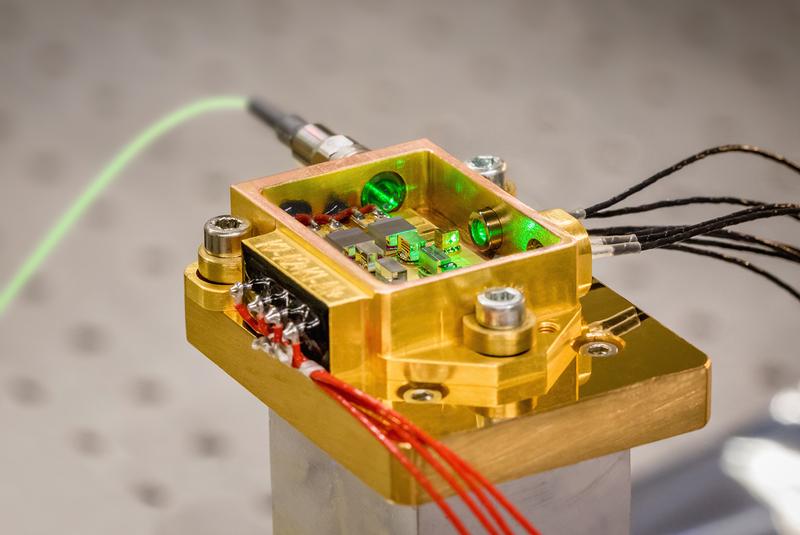 Small but mighty: The steady-state laser module constructed in Jena combines a tiny scale with great robustness.