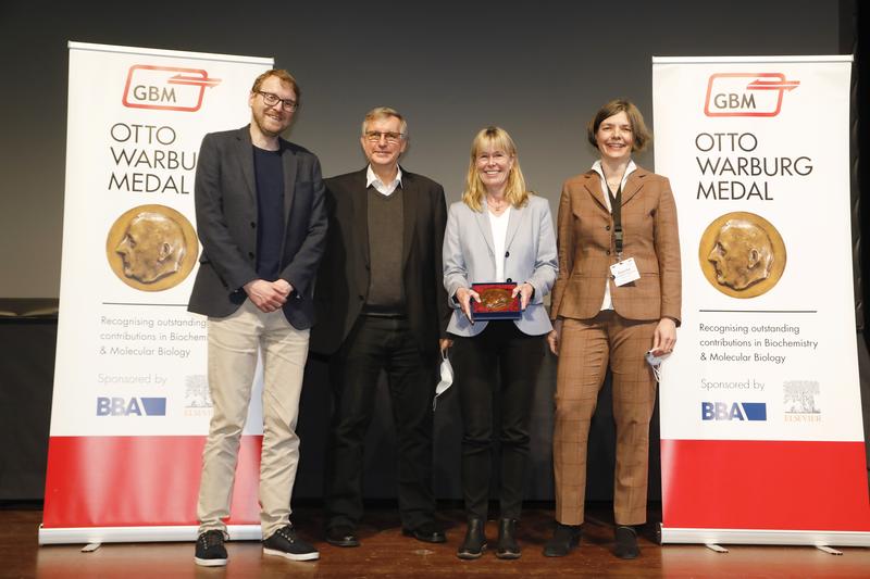 From left to right: Joe d'Angelo (Executive Publisher BBA), Prof. Ulrich Brandt, (Editor in Chief BBA), Prof. Stefanie Dimmeler (Otto-Warburg Award Winner, University of Frankfurt), Prof. Blanche Schwappach-Pignataro (GBM President)