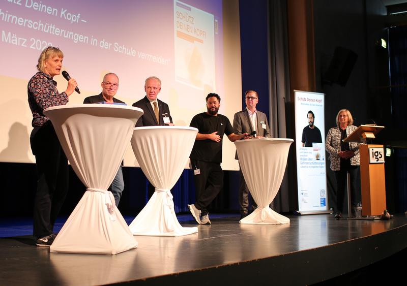 Podiumsgespräch zum Start des Projektes: v.l. Anja Monz, Dr. Axel Gänsslen, Michael May, Adel Tawil, Stephan Siefken, Helga Lüngen