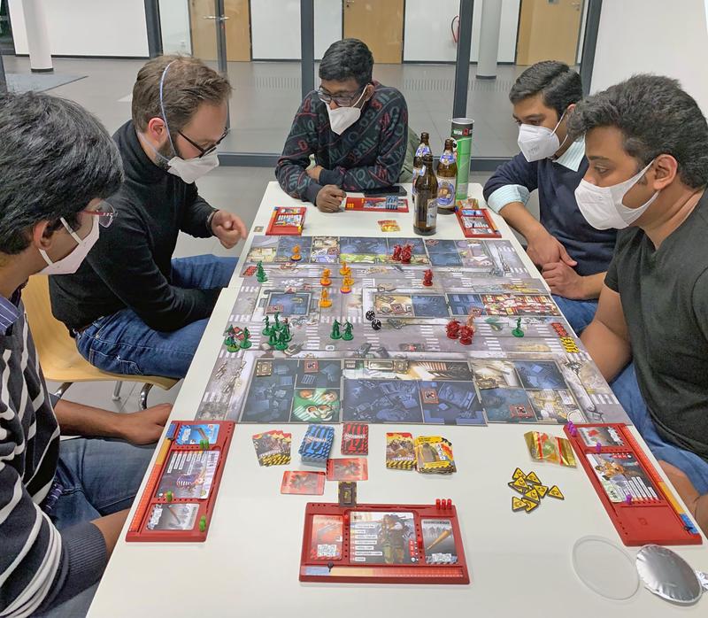 Studierende kamen zu den Board Game Nights an der Hochschule zusammen. 