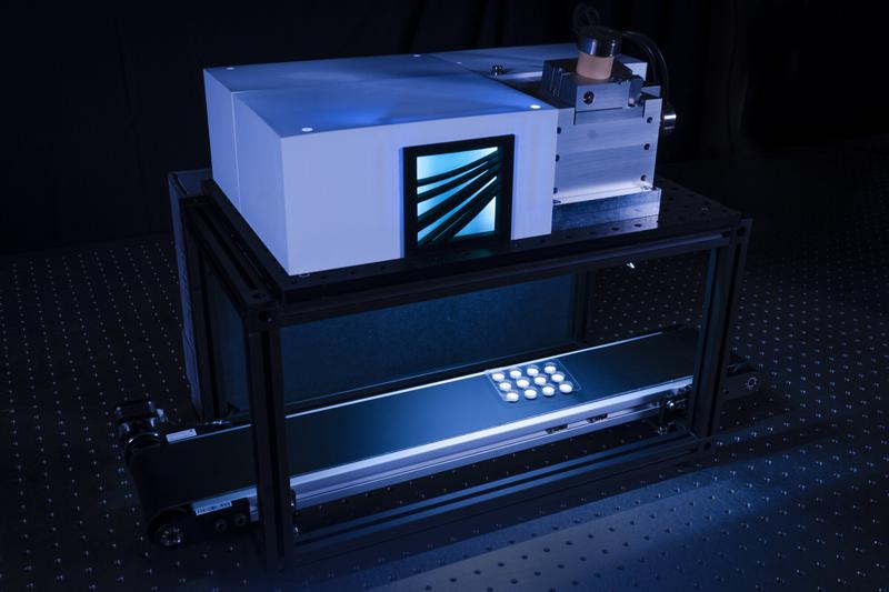 Demonstrator of an inline-capable infrared spectroscopy measurement system of Fraunhofer IAF for applications in the pharmaceutical, chemical and food industry