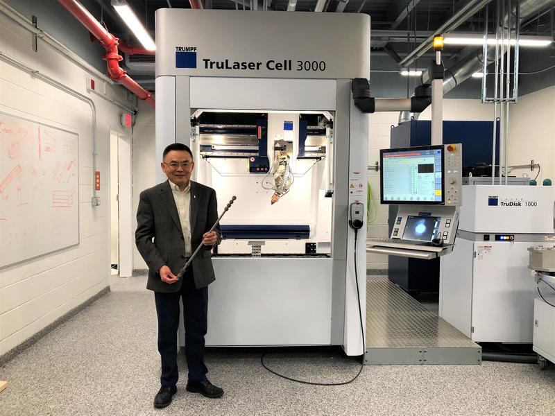 Prof. Ji-Cheng Zhao, Humboldt awardee and professor at the University of Maryland, in front of a 3D printer in his laboratory