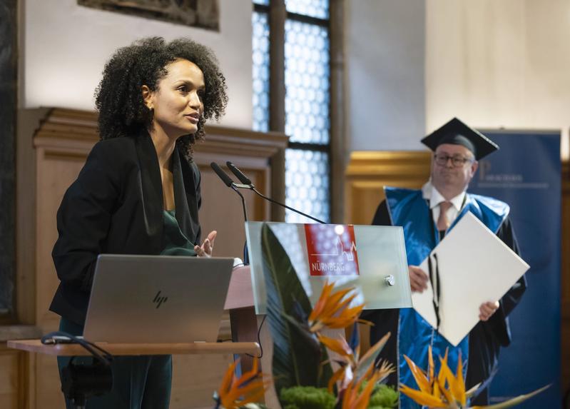 Daniela Verfaillie von der Klinik für Allgemein-, Viszeral- und Thoraxchirurgie hat den Förderpreis der Dr. Hans und Dr. Elisabeth Birkner Stiftung zur Nachwuchsförderung erhalten. Sie forscht an einer verbesserten Diagnostik bei Bauchspeicheldrüsenkrebs.