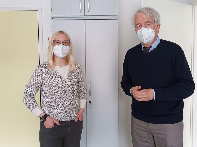 Professorin Andrea Rau und Professor Robert Metelmann brachten mit ihrem Team die erste Leitlinie in der Plasmamedizin auf den Weg.