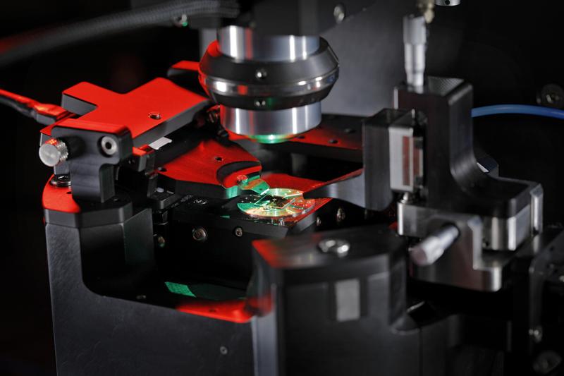In the application laboratory quantum sensing at Fraunhofer IAF, partners from science and industry can evaluate quantum magnetometers for their specific requirements.