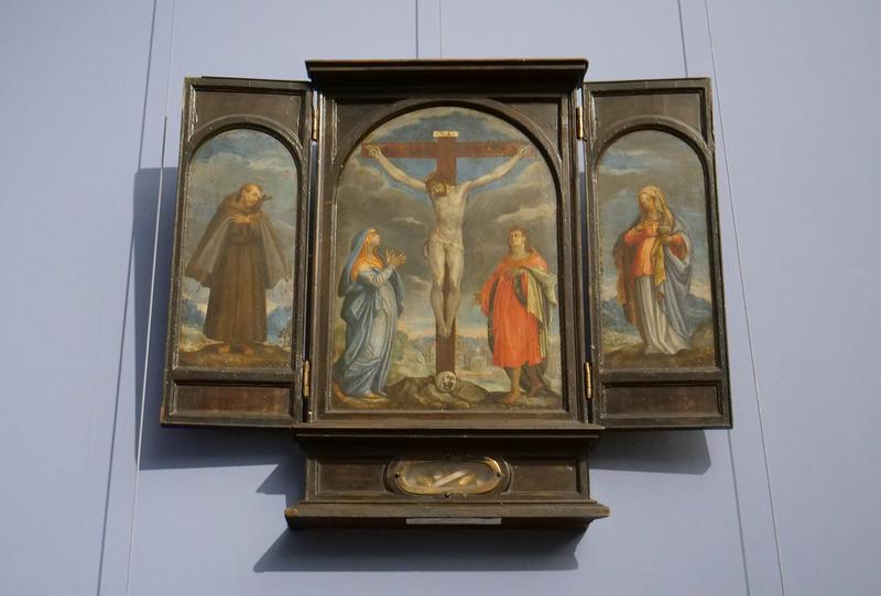 Das um 1600 im süddeutschen Raum entstandene Flügelaltärchen befindet sich seit 1939 im Universitätsmuseum.