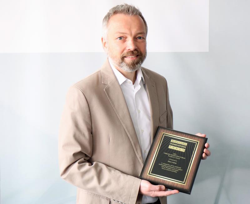 Ehrung für FKIE-Forscher Dr. Marc Adrat: Für sein Engagement in Gremien des Wireless Innovation Forums erhält der Wissenschaftler den WInnF President's Award 2021.