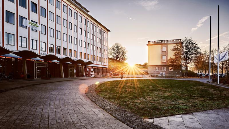 HHL-Campus Leipzig, Vorplatz mit Academic House