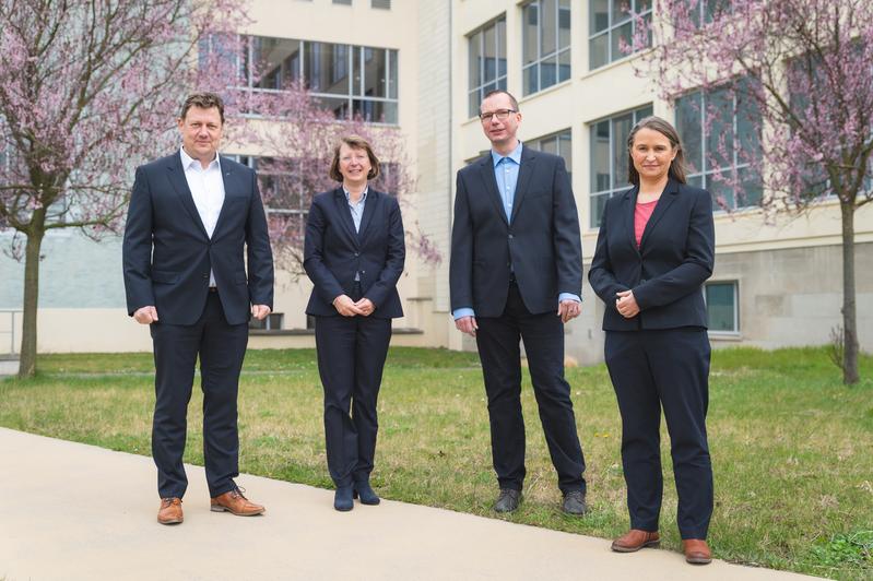 Foto: v.l.n.r.: Prof. Dr. Markus Krabbes, Dr. Karen Ranft, Prof. Dr. Heinz-Jürgen Voß, Prof. Dr. Doreén Pick