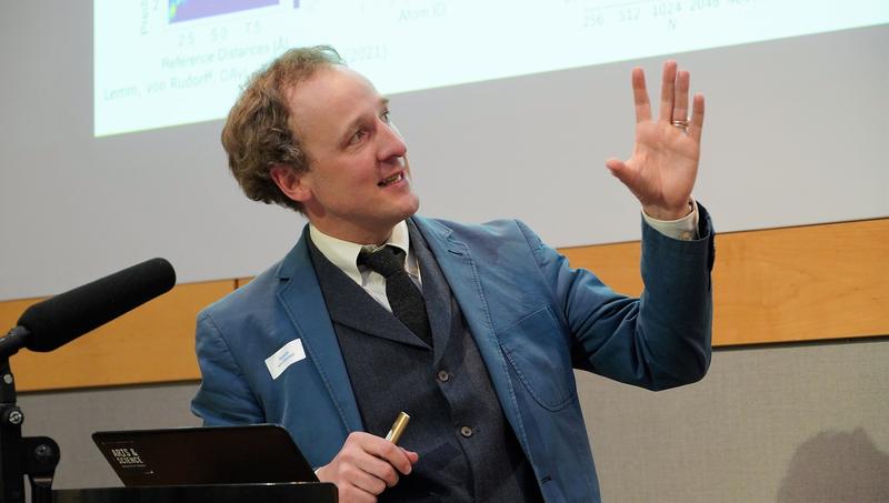 Anatole von Lilienfeld, member of the SIMPLAIX SAB, during his talk.