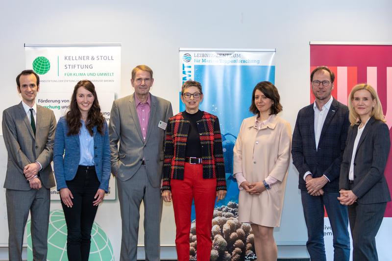 The jury honoured prospective teacher Iris Dücker and legal scholar Dr Andreas Gutmann from the University of Bremen (from left) with this year’s “CAMPUS AWARD: Research for a Sustainable Future”