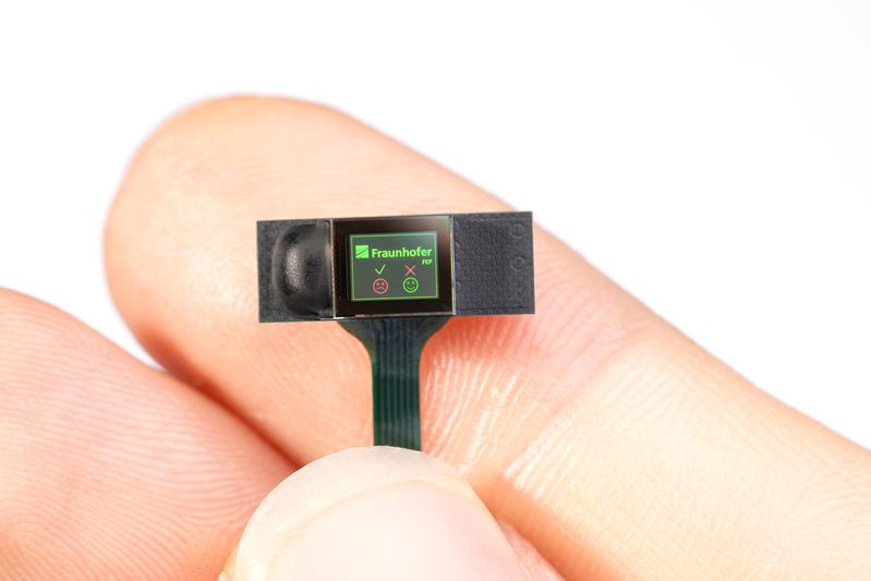 New ultra-bright and ultra-low-power microdisplay