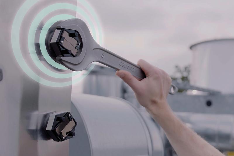The Smart Screw Connection is a fully integrated, self-powered IoT device for determining the preload force.