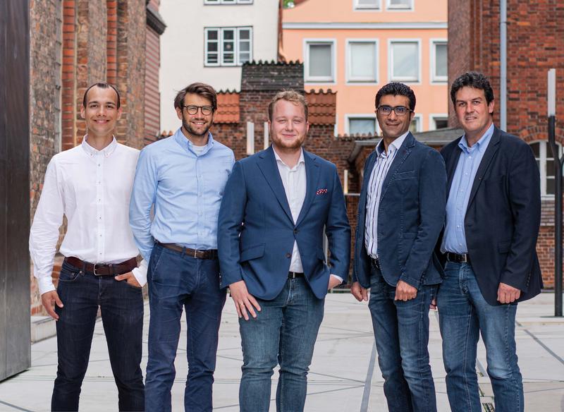 Das erfolgreiche Forscherteam (v.l.n.r.): Nils Roedel, Till Böhme, Benjamin Kern, Reza Behroozian und Prof. Dr. Stefan Müller.