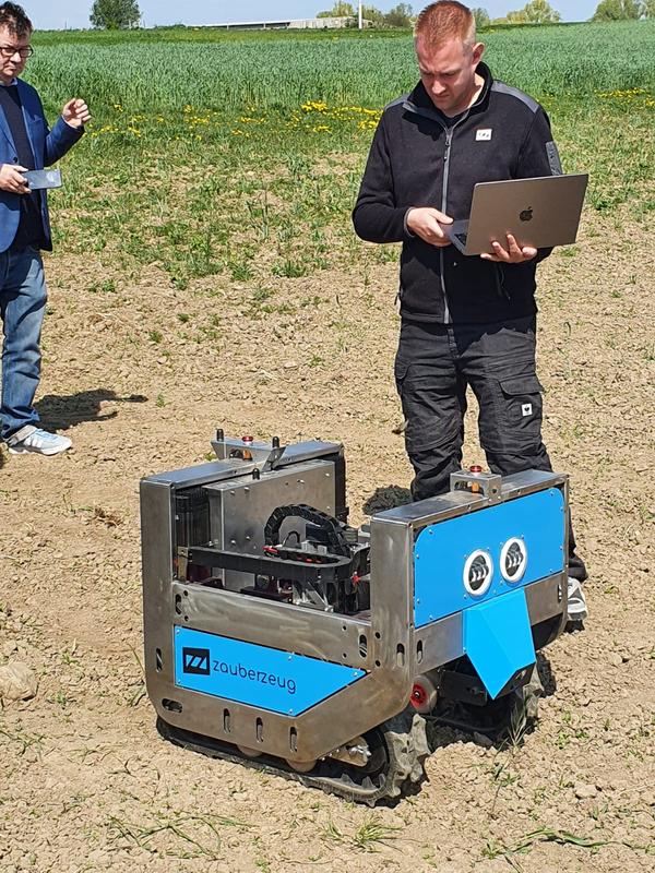 KI-basierter Roboter unterstützt beim Zuckerrübenanbau – Erster Testlauf auf der Lehr- und Forschungsstation Gut Wilmersdorf (Brandenburg)