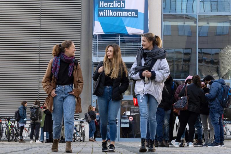 An der Universität Jena sind die Studierenden von Anfang an willkommen und werden bestens betreut, wie das aktuelle CHE-Ranking belegt.