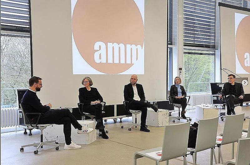 Diskutierten die Zukunft der Architekturvermittlung (v. rechts): Prof. Jan Krause, Rebekka Pottgüter (HPP Düsseldorf), Visualisierungs-Dozent David Laska, Prof. Dr. Andrea Mohnert und Johannes Sommer (CEO des Berliner Tech-Unternehmens Retresco)