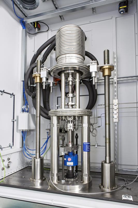Versuchseinrichtung zur Durchführung von temperierten Ermüdungsversuchen unter Druckwasserstoff und Stickstoff im Fraunhofer 