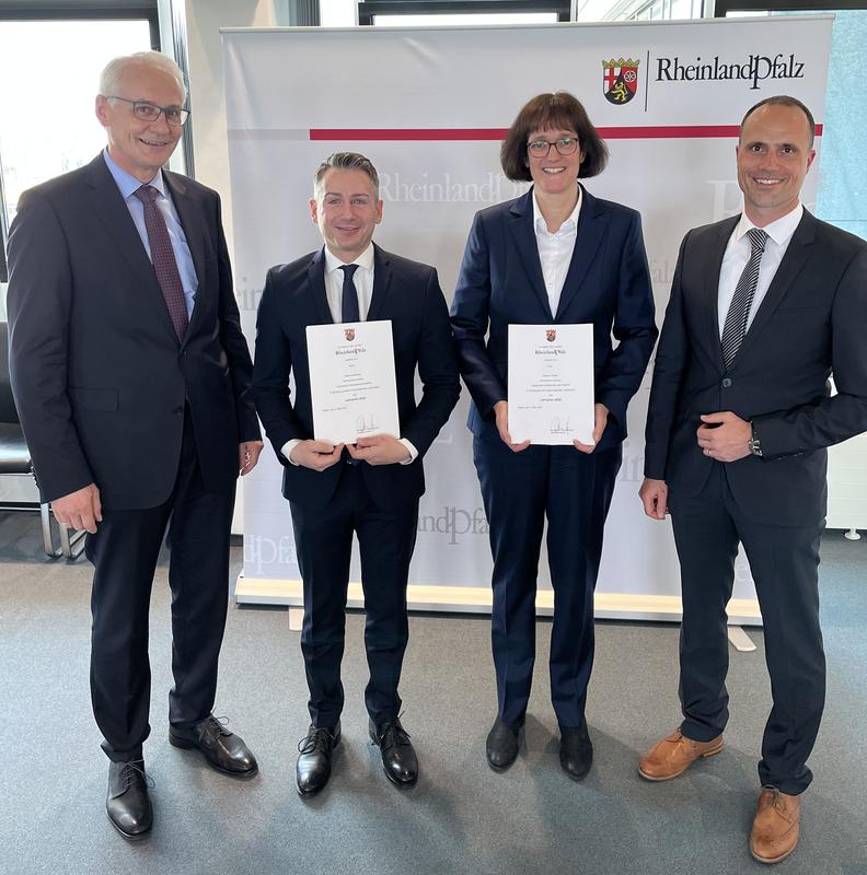 Hochschulpräsident Prof. Dr. Karl Stoffel, Marco Messina, Sabine Weber und Wissenschaftsminister Clemens Hoch