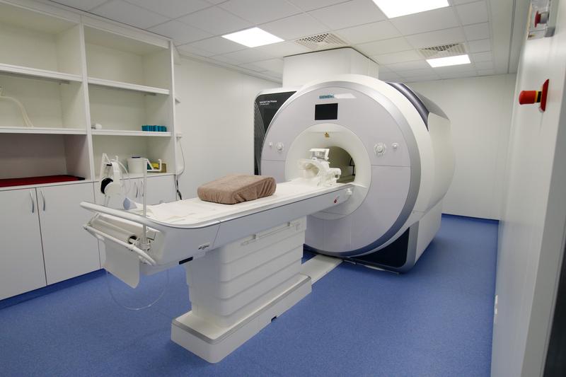 Die Promovierenden im neuen Graduiertenkolleg werden bei ihrer Forschung modernste Geräte nutzen, darunter den hochauflösenden MRT-Scanner der Medizinischen Fakultät.