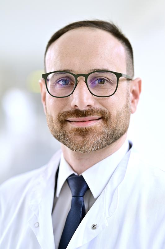 Dr. med. Hristo Kirov, Oberarzt an der Klinik für Herz- und Thoraxchirurgie des Universitätsklinikums Jena (UKJ)