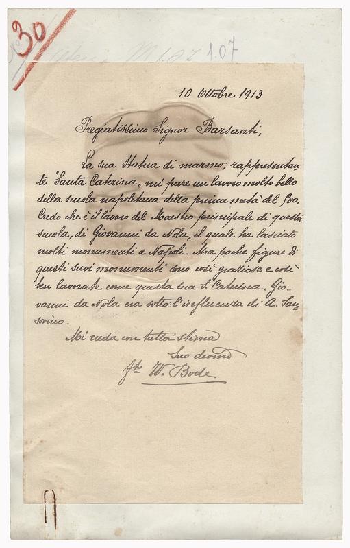 Brief des Kunsthistorikers Wilhelm Bode an den römischen Kunsthändler Alfredo Barsanti vom 10.10.1913 mit seiner Expertise zu einer Skulptur der Heiligen Katharina. Rückseite des Objekts, dessen Vorderseite eine Fotografie der Skulptur zeigt.