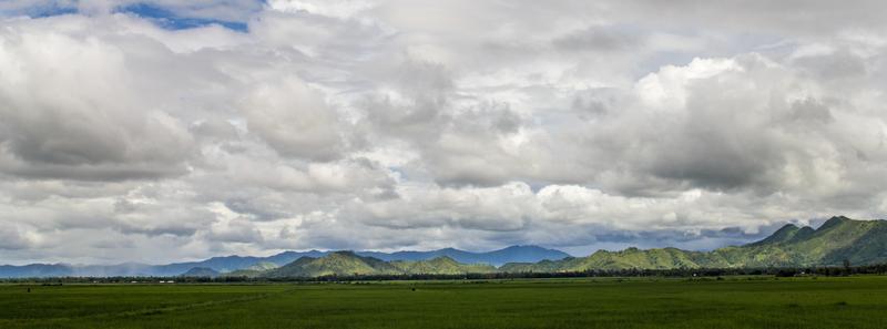 In der oberen Troposphäre lagern sich Gasmoleküle zu Kondensationskeimen für die Wolkenbildung zusammen. Die geschieht besonders über der asiatischen Monsunregion, in der viel Ammoniak aus der Viehzucht und von Düngemitteln freigesetzt wird