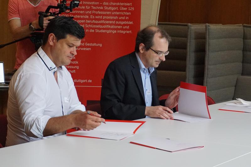 Tim Lamsfuss (li.) vom Olympiastützpunkt Stuttgart und André Völlers vom Studierendenwerk Stuttgart.