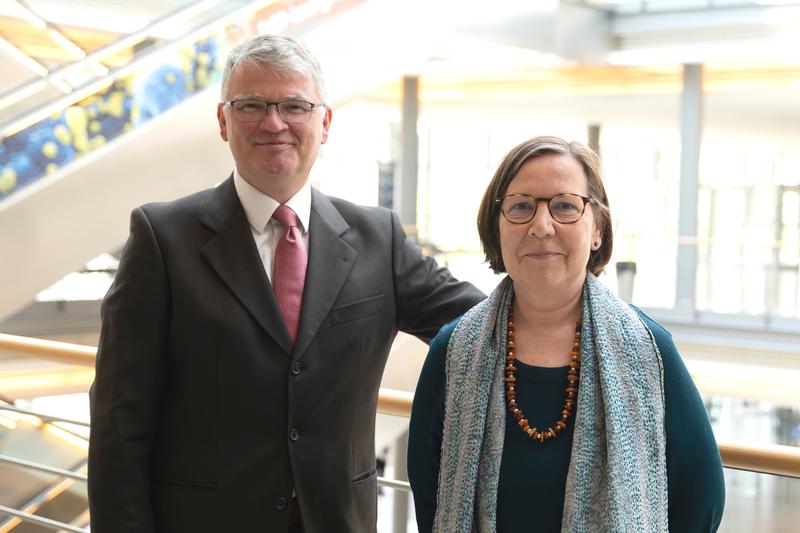 Freuen sich über einen erfolgreichen Kongressstart in Leipzig: DGP-Präsident Prof. Torsten Bauer und DGP-Geschäftsführerin Anja Flender