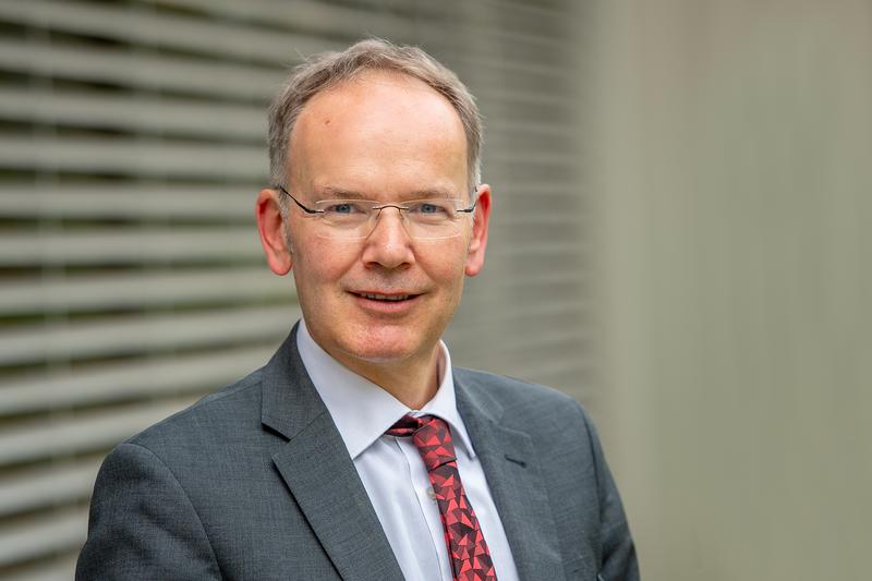 Under his aegis, the Collaborative Research Centre combines acoustics, psychoacoustics, audiology, engineering sciences and physical modelling: CRC spokesperson Prof. Dr Volker Hohmann