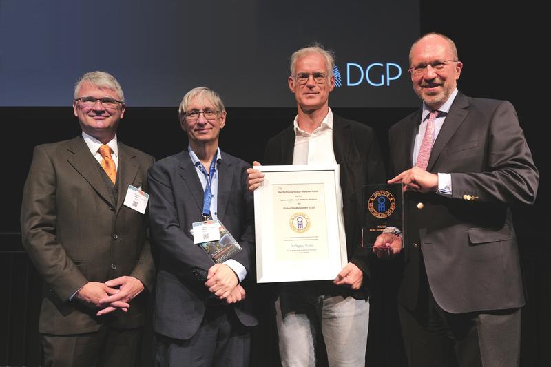 DGP-Präsident Professor Torsten T. Bauer, Laudator Professor Tobias Welte, Preisträger Professor Wolfram Windisch und Professor Wolfgang Kuhla, Mitglied der Medizinpreis-Jury