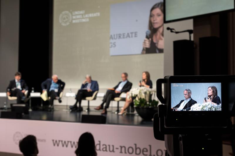 Podiumsdiskussion bei den Lindauer Nobelpreisträgertagungen