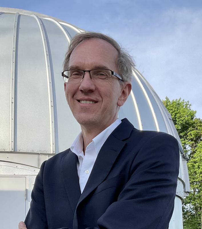 Prof. Joseph Shields, der neu ernannte Direktor des Large Binocular Telescope Observatory. Er wird sein neues Amt ab dem 06. Juni 2022 antreten.