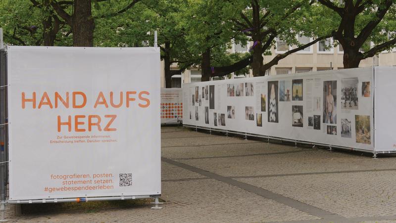 Ausstellung "Gewebespende erleben" auf dem Hannah-Arendt-Platz vom 30. Mai bis 13. Juni 2022
