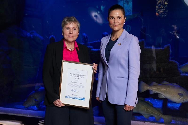 Die heute mit dem Björn Carlson Ostsee-Preis ausgezeichnete IOW-Wissenschaftlerin Maren Voß zusammen mit der schwedischen Kronprinzessin Victoria nach der Preisverleihung im Stockholmer Baltic Sea Science Center.