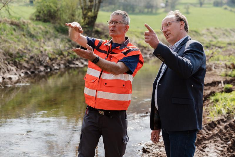 Manfred Wientgen (DRK-Hochwasserhilfe) im Gespräch mit Prof. Klaus-Uwe Gollmer  