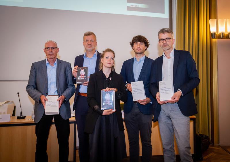 Das Team der Aufarbeitungsstudie (v.l.): Dr. Bernhard Frings, Prof. Dr. Thomas Großbölting, Dr. Natalie Powroznik, Dr. David Rüschenschmidt und Prof. Dr. Klaus Große Kracht