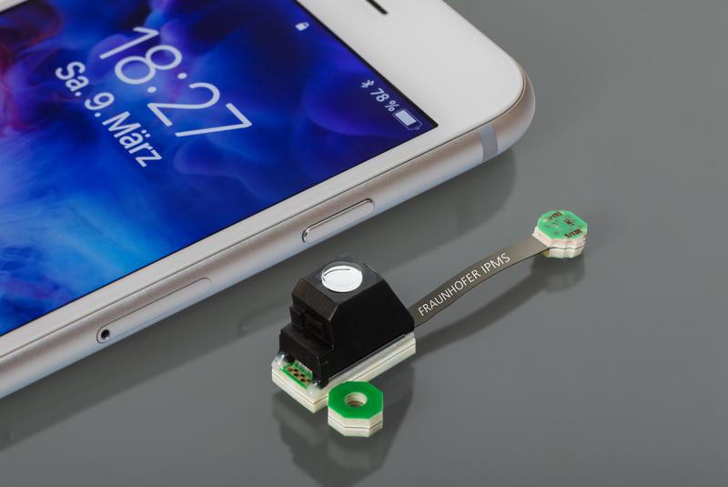 Ultracompact MEMS NIR spectrometer for smartphone integration