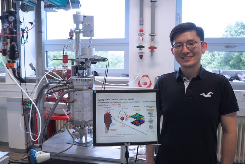Dr. Yan Ma, group leader at the Max-Planck-Institut für Eisenforschung, receives the DGM Prize for Young Talent. The prize is awarded by the German Materials Society for his outstanding research about green steel. 