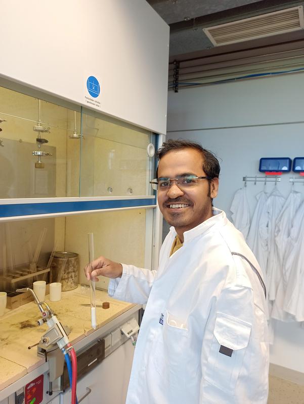 Dr Mukharjee working on the preparation  for thesingle crystal synthesis in the research laboratory of the University of Augsburg.