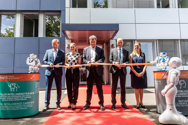 (von li.) Prof. Dr. Arndt Balzer, Judith Gerlach, Dr. Markus Söder, Prof. Dr. Robert Grebner und Würzburgs Bürgermeisterin Judith Jörg eröffnen symbolisch das CAIRO.