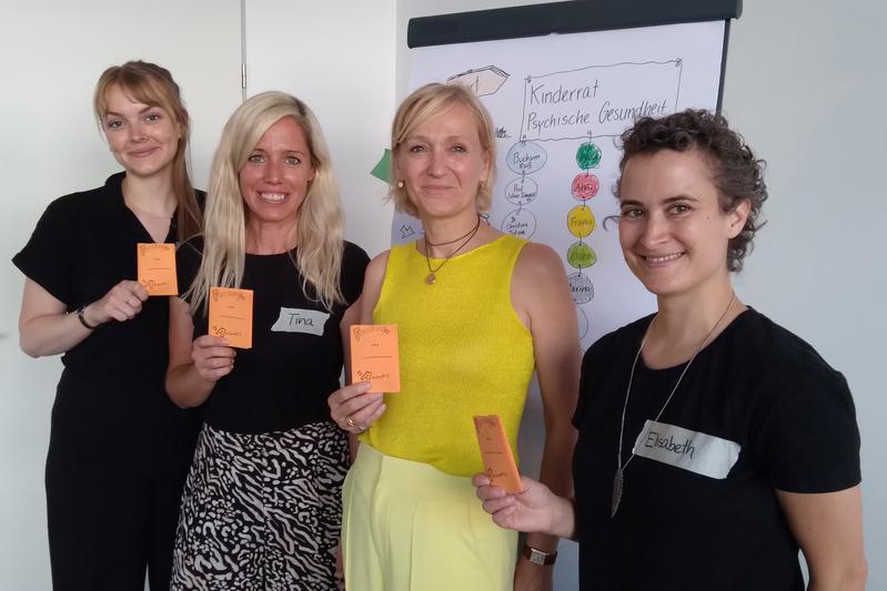  Das Team des Forschungs- und Behandlungszentrums für Psychische Gesundheit um Leiterin Silvia Schneider (2. von rechts) freut sich über die Gründung des Kinderrats. 