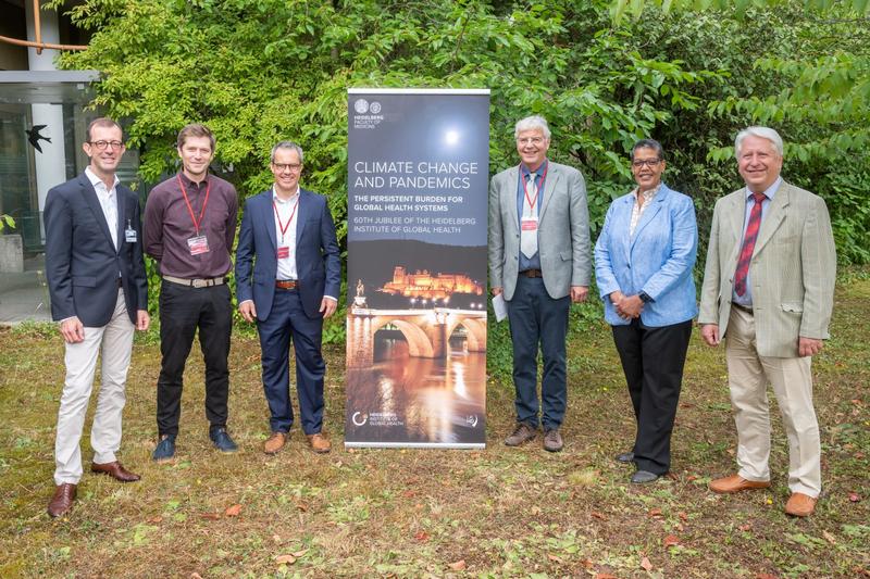 Begrüßten die Teilnehmenden: (v.l.) Prof. Dr. Ingo Autenrieth, Prof. Dr. Joacim Rocklöv, Prof. Dr. Dr. Till Bärnighausen, Prof. Dr. Rainer Sauerborn, Prof. Michelle Williams, Dekanin Harvard Chan School of Public Health, Boston, Prof. Dr. Bernhard Eitel