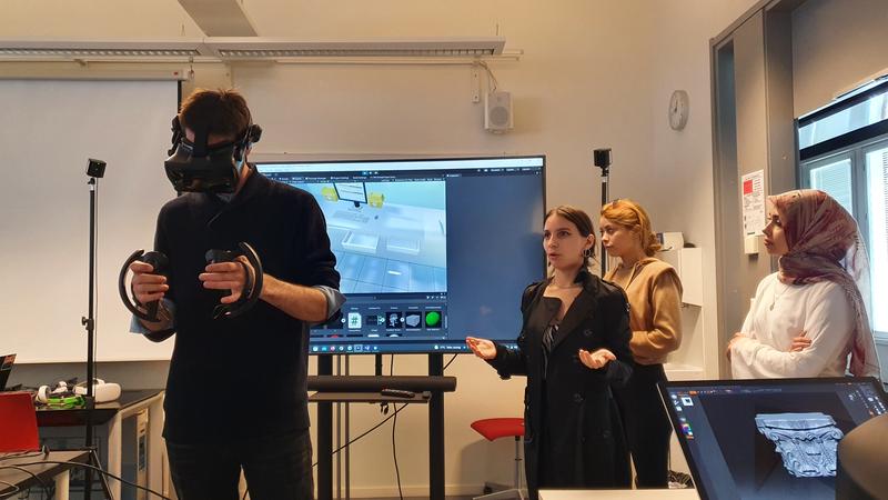 20 finnische, tunesische und deutsche Studierende entwickeln in drei gemischten Teams VR/AR-Anwendungen für die Praxis