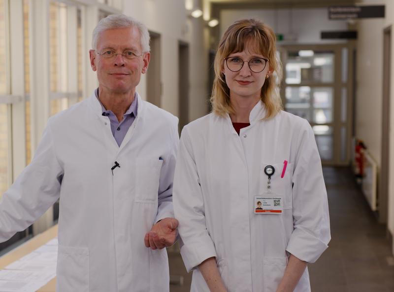 Lieferten den ersten Beweis, dass die Immunantworten gegen das SARS-CoV-2-Spike-Protein und gegen das Thrombozytenprotein PF4 voneinander unabhängig sind – Dr. Linda Schönborn und Prof. Dr. Andreas Greinacher.