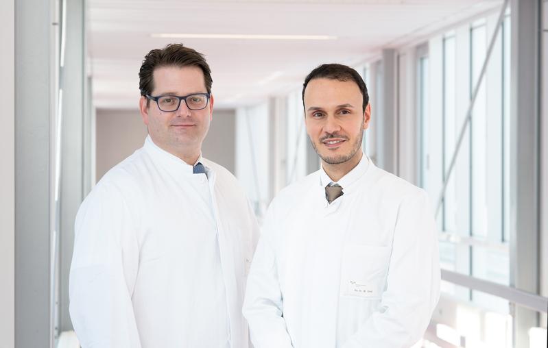  v.l. PD Dr. med. Philipp Ivanyi, Zentrumskoordinator und Prof. Dr. med. Mohamed Omar, ärztliche Leitung des Sarkomzentrums der MHH. 